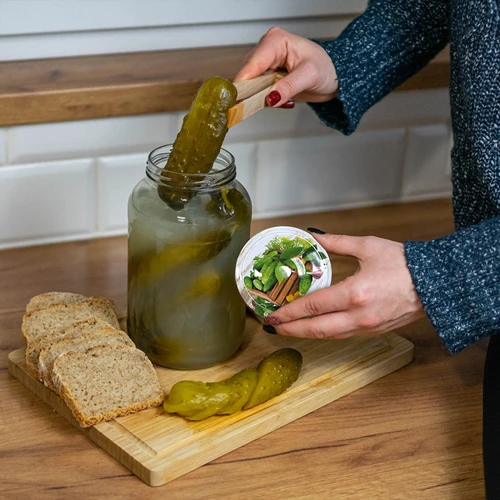 1,5 l-es befőttesüveg, fi 82/6, színes csavaros tetővel + csipesz - 6