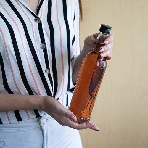 500 ml-es Karcsú üveg, fekete csavaros kupakkal, vodkához, 6 db. - 8