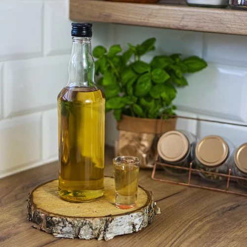 500 ml-es vodkás üveg, fekete kupakkal, 6 db - 6