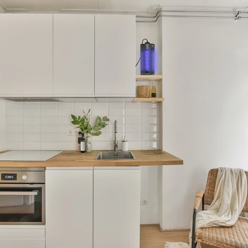 Manhattan UVA 6 W rovarölő lámpa, fekete - 12