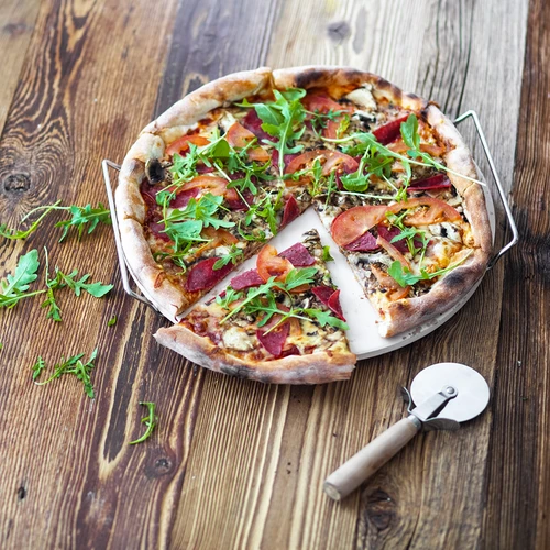 Pizzakő fogantyúval és pizzavágóval, kordieritből, kerek, 33 cm átmérőjű - 17