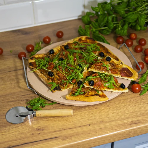 Pizzakő fogantyúval és pizzavágóval, kordieritből, kerek, 33 cm átmérőjű - 14
