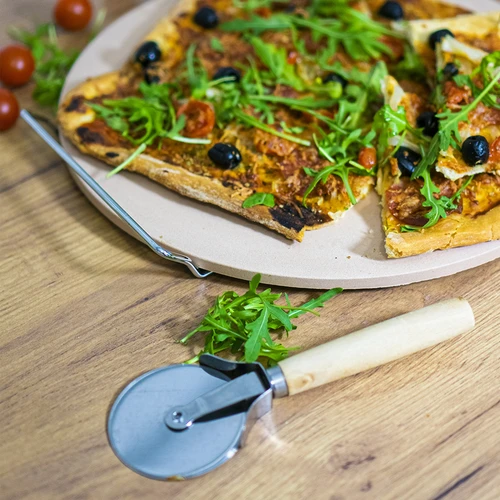 Pizzakő fogantyúval és pizzavágóval, kordieritből, kerek, 33 cm átmérőjű - 16