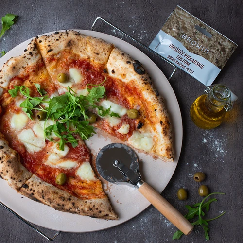 Pizzakő fogantyúval és pizzavágóval, kordieritből, kerek, 33 cm átmérőjű - 12