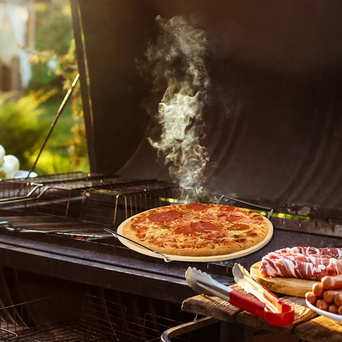 Pizzakő fogantyúval és pizzavágóval, kordieritből, kerek, 33 cm átmérőjű - 18