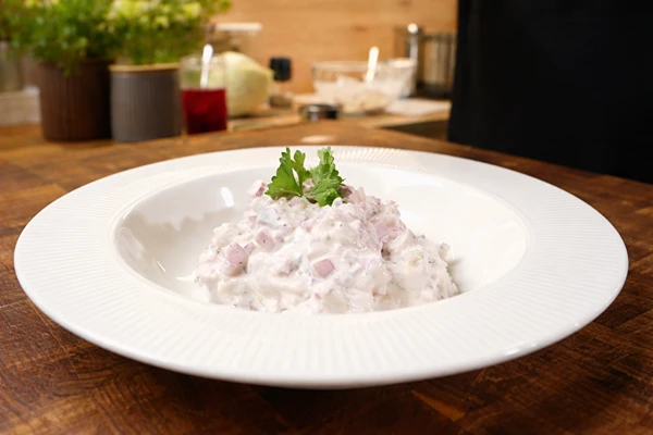 Hering savanyított szilvával és almával