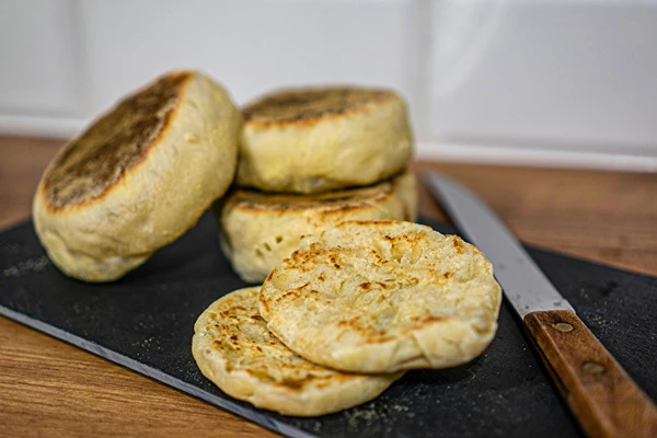 Serpenyőben sült angol muffinok