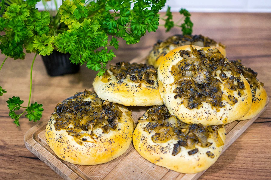 Browin Przepiśnik - Hagymás-gombás kelt bucik